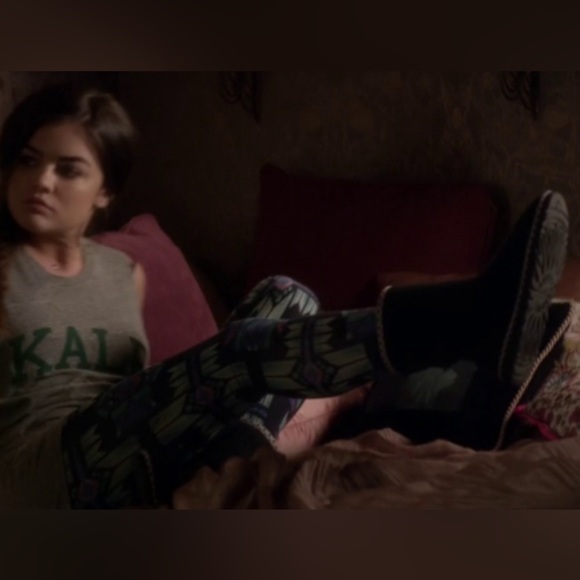 ASO Aria Montgomery Pretty Little Liars Ugg Australia Polka Dot Trimmed Boots 7 - Picture 2 of 9